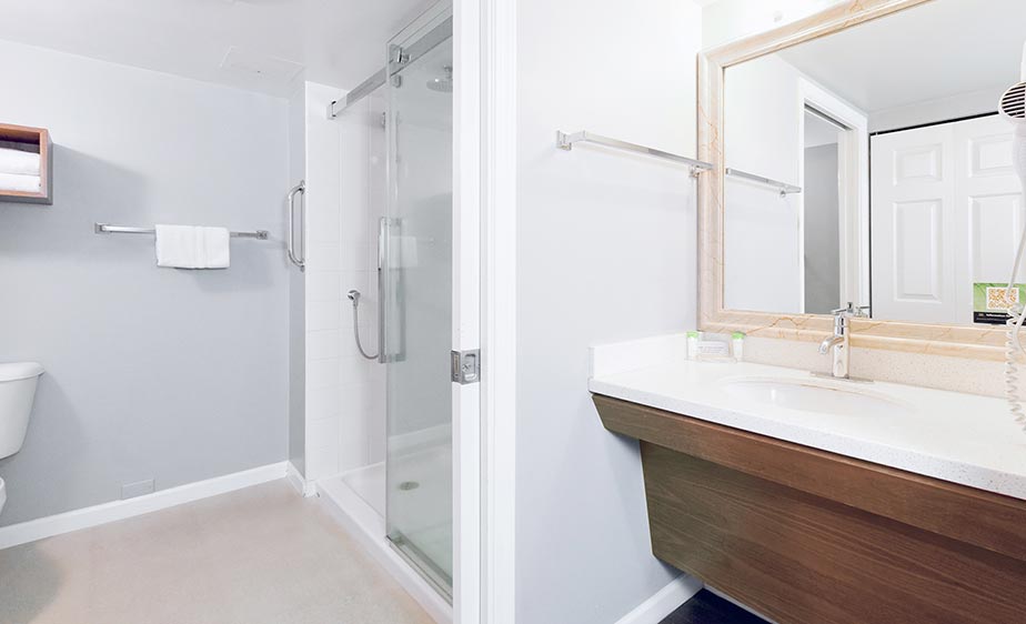 Accessible Two-Queen Kitchenette Room (7)