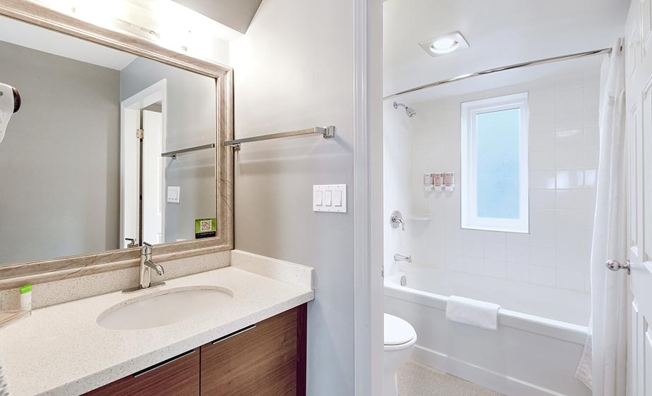 Deluxe King Kitchenette Room (4)