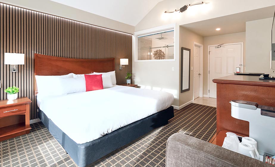 One-King With Balcony Standard Room (1)