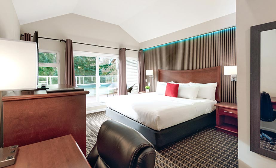 One-King With Balcony Standard Room (2)