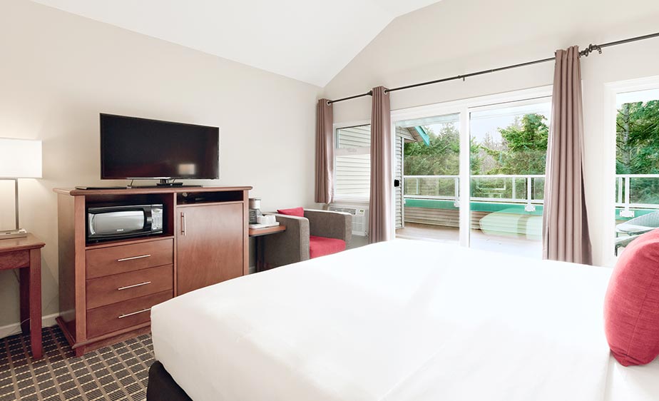 One-King With Balcony Standard Room (3)