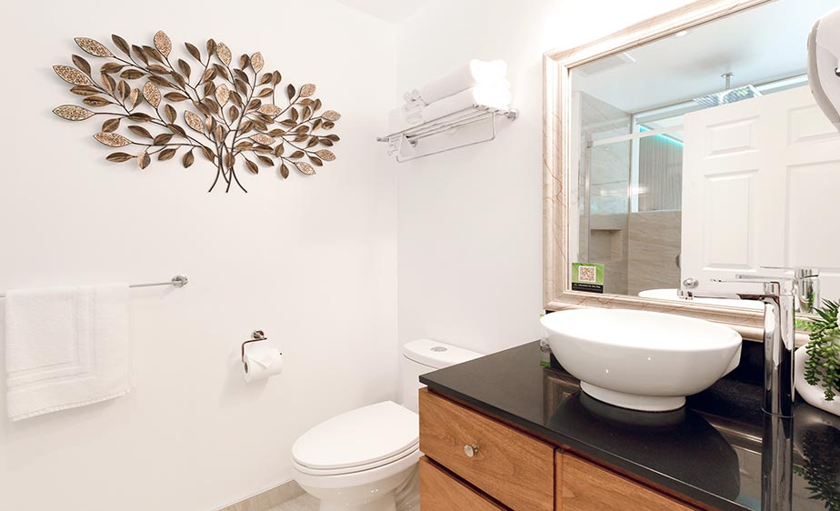 One-King With Balcony Standard Room (5)