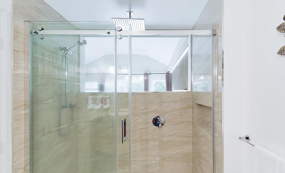 One-King With Balcony Standard Room (6)