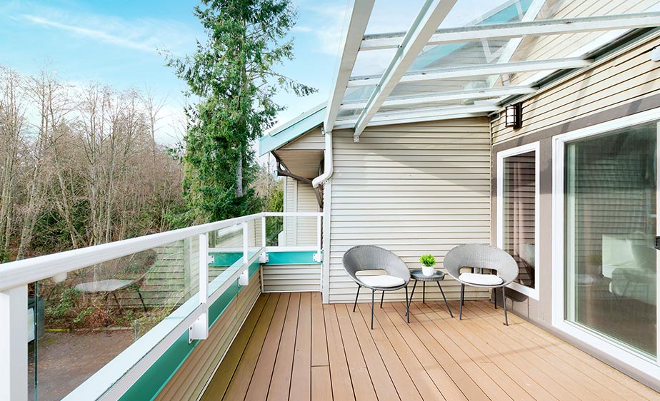 One-King With Balcony Standard Room (7)