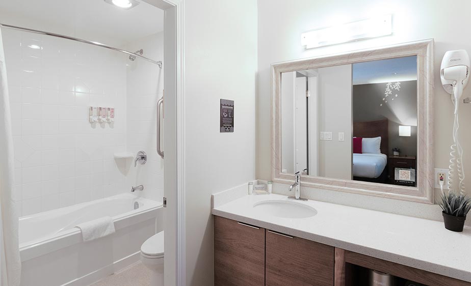 Standard Queen Room (4)