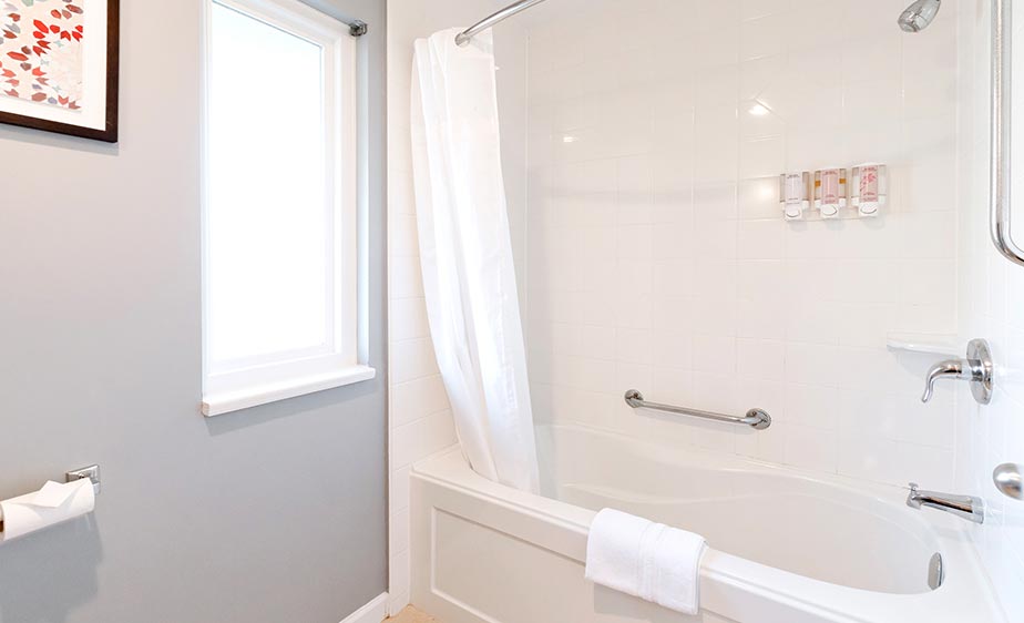 Two Queen Kitchenette Room (6)